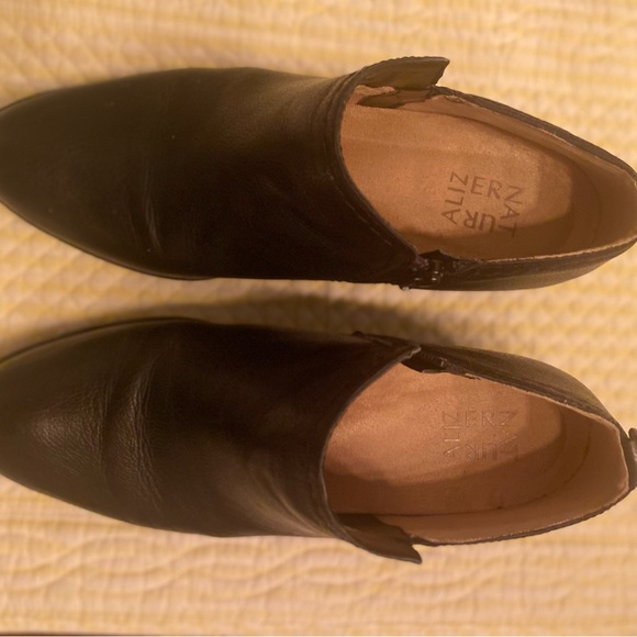 Naturalizer Ankle Boot 2” block heel, inside zipper - Picture 1 of 6